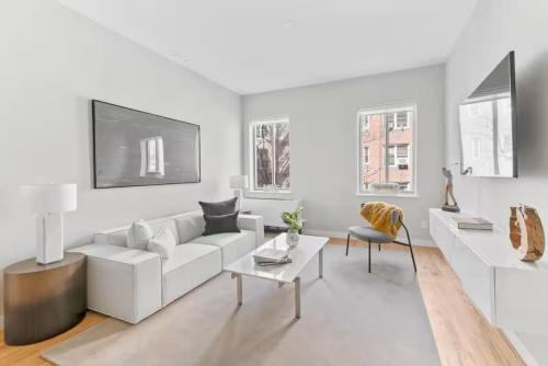 Top Notch 2BR & 2BA Suite Minutes to Central Park, New York