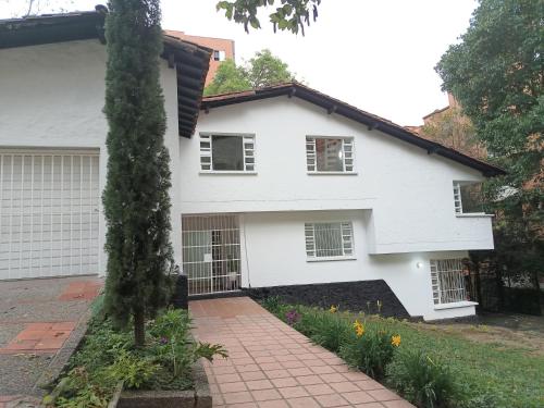 El Poblado cerca al Club Campestre y La Frontera, Medellín (foto 4)