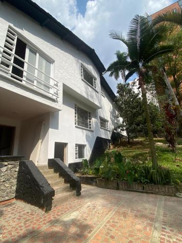 El Poblado cerca al Club Campestre y La Frontera, Medellín (foto 8)