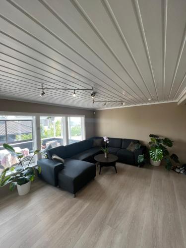 Sentral enebolig på Lura med Jacuzzi! (Sentral enebolig pa Lura med Jacuzzi!) in แซนด์เนส