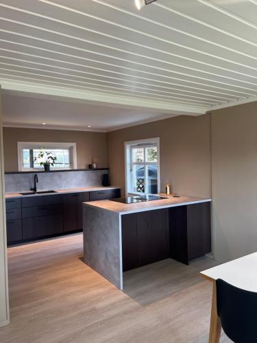 Sentral enebolig på Lura med Jacuzzi! (Sentral enebolig pa Lura med Jacuzzi!) in แซนด์เนส