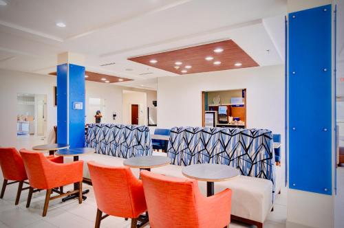 Holiday Inn Express Hotel & Suites Chester an IHG Hotel - image 3