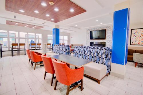 Holiday Inn Express Hotel & Suites Chester by IHG in Chester, USA