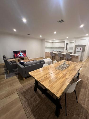 Stay in Rockbank, West Melbourne in Melton South