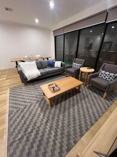 Stay in Rockbank, West Melbourne in Melton South