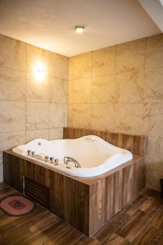 Bathroom, Hotel Buenavista in Tenabo