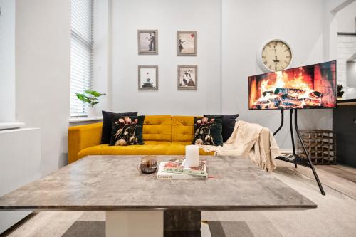 Stylish Apartment in Kensington Prime Location - image 13