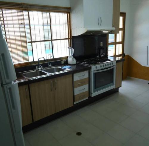 Tu casa en las playas de Chichiriviche para 20 pax in Chichiriviche