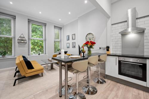 Stylish Apartment in Kensington Prime Location