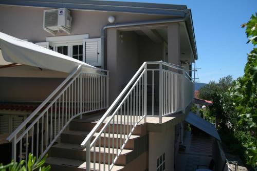 One-Bedroom Apartment with Balcony