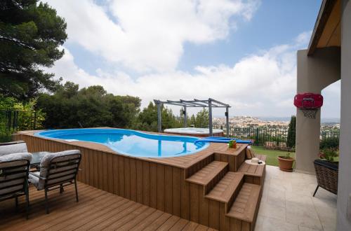 Iekārtas, לה פטלונה in Kfar Vradim