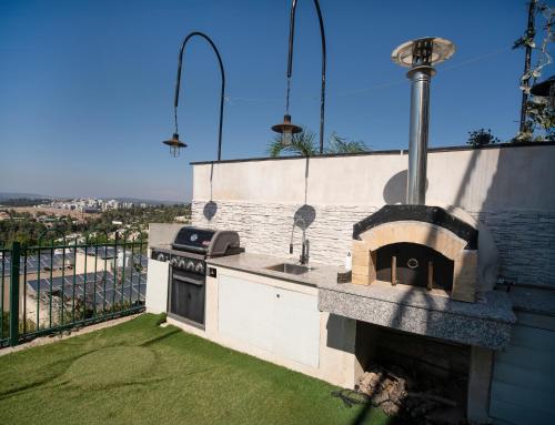 Viesnīcas āriene, לה פטלונה in Kfar Vradim