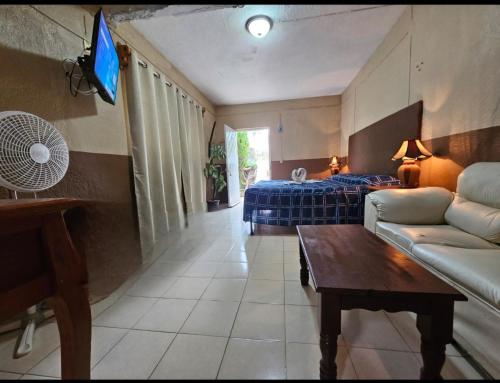 Hotel y Cabanas Manolo