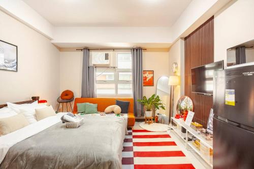 Roam & Rest Staycation near NAIA Manila Airport and free WiFi, Manila
