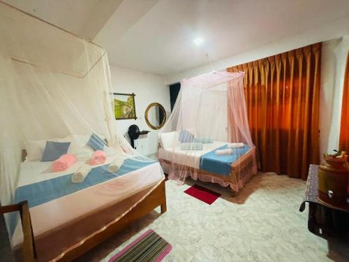 Double or Twin Room with Mountain View image 3