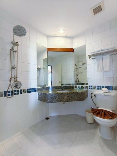 room detail thumbnail 2