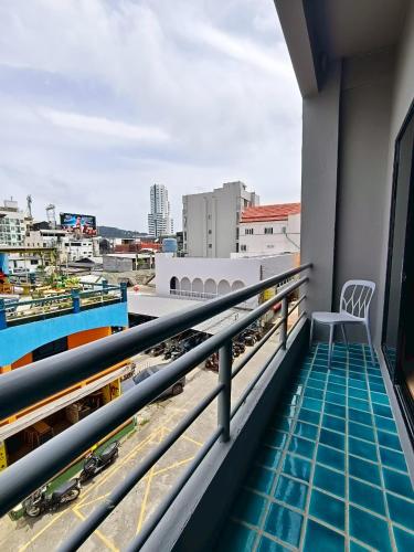 room detail thumbnail 1