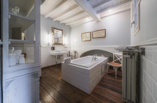 B&B Number 11 Exclusive Guesthouse - image 4