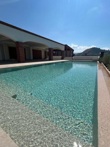 Peldbaseins, Chalet Tenuta Lacco in Rodi' Milici