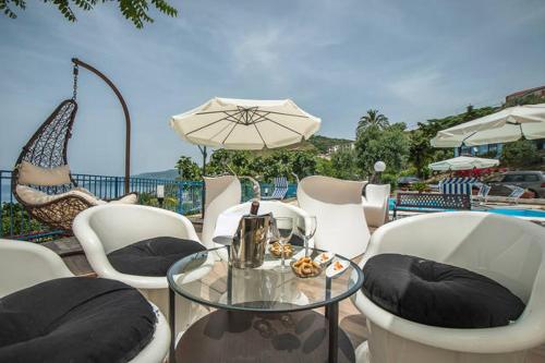 Swimming pool, Hotel Piccolo Mondo in Terme Luigiane
