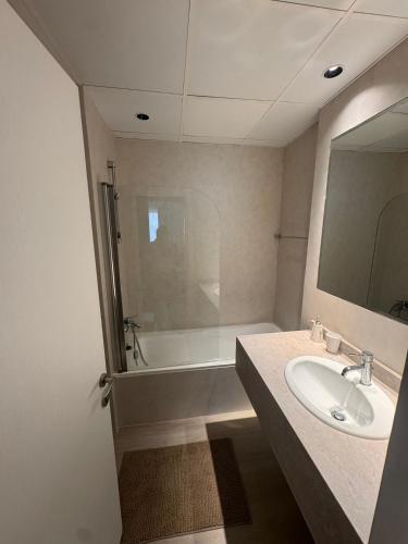 Amwaj Canal View Retreat 2BR Near Beach & Marina, Dubaj (fotografie 8)