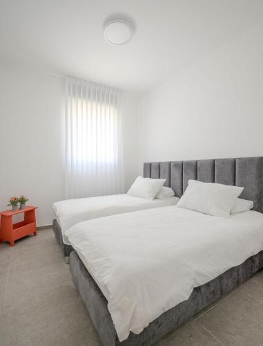 stunning 4-bedrooms on the 18th floor BY MadrigalRentals in Kiryat Bialik