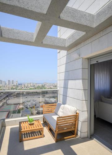 stunning 4-bedrooms on the 18th floor BY MadrigalRentals in Kiryat Bialik