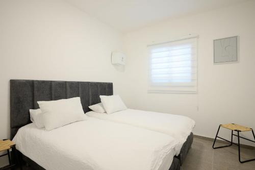 stunning 4-bedrooms on the 18th floor BY MadrigalRentals in Kiryat Bialik