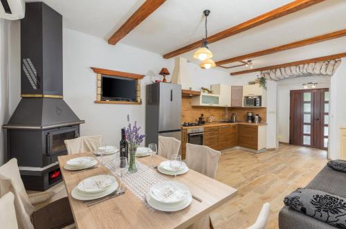 Casa Marilu by Villsy in Kunj