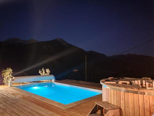 Chalet de montagne, Piscine avec vue et bain nordique in ชาโตว์รูซ์-แอลพ์