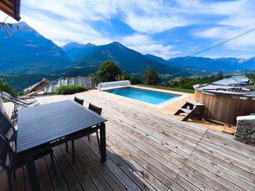 Chalet de montagne, Piscine avec vue et bain nordique in ชาโตว์รูซ์-แอลพ์
