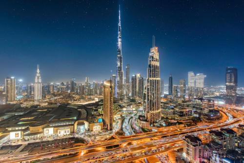 Luxury2BR BurjKhalifa View Infinity Pool Mall Walk, Dubái