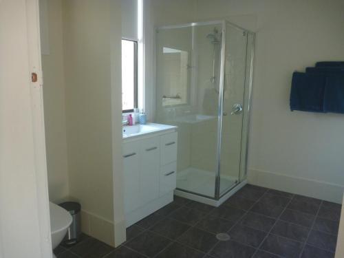 Bathroom, Apartments On Grey in Glen Innes
