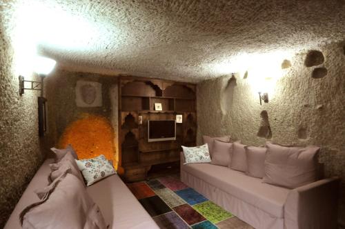Kayhan Cave Villa - Tap to explore photos