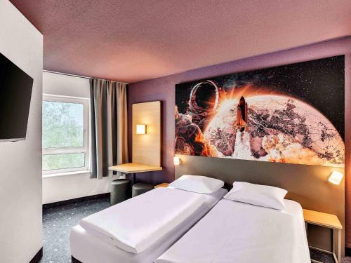 1 queen bed, 2 twin beds