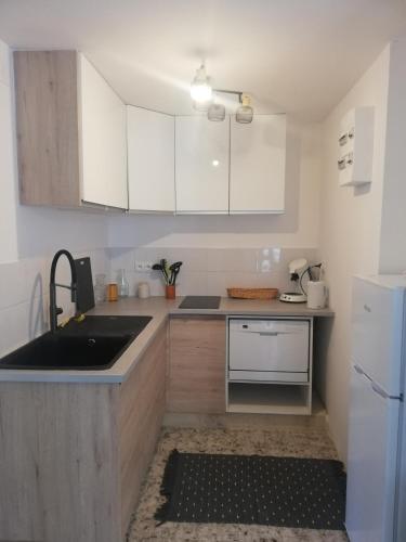 Appartement Les Camélias, avec piscine (Appartement Les Camelias, avec piscine) in Caremeau
