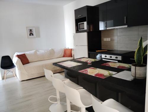Maria Apartments in Lourdata