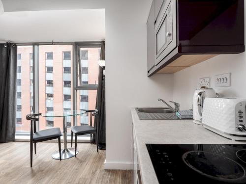 Pass the Keys Stylish Flat Near Moorfields Stn, Liverpool (photo 6)