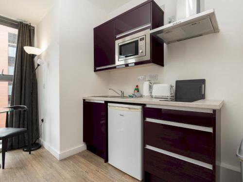 Pass the Keys Stylish Flat Near Moorfields Stn, Liverpool (photo 8)