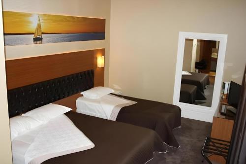City Hotel Plovdiv - image 11
