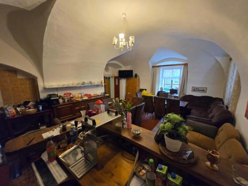 Fara Choustníkovo Hradiště (Fara Choustnikovo Hradiste) in เซอร์เวนี คอสเตเลซ