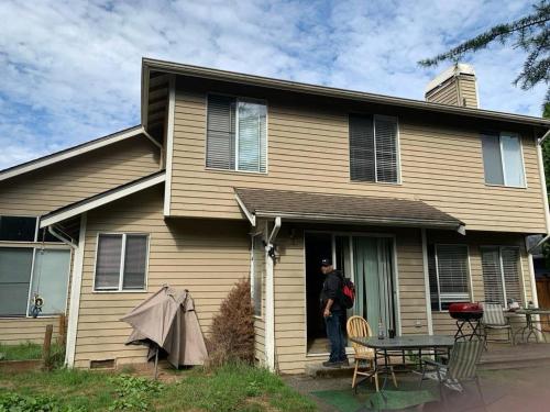 Cedar River one bedroom in a four bedroom house in Cascade-Fairwood (WA)