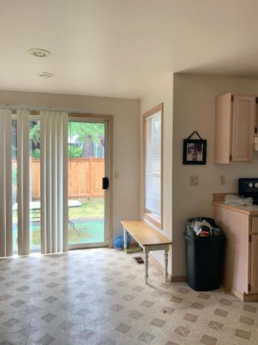 Cedar River one bedroom in a four bedroom house in Cascade-Fairwood (WA)