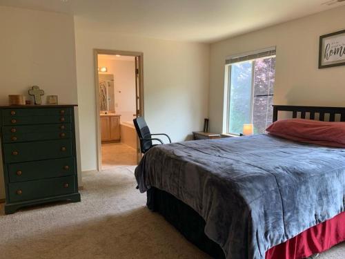 Cedar River one bedroom in a four bedroom house in Cascade-Fairwood (WA)