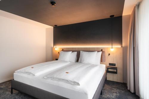 1 king bed, 1 sofa bed