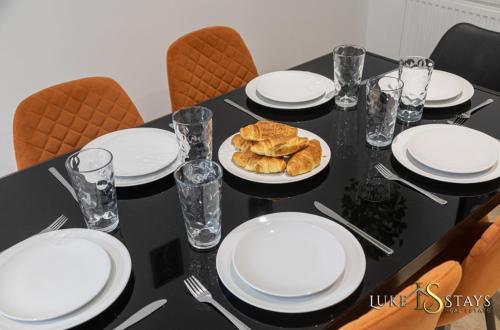 Luke Stays - Lonnen Drive in Wickham