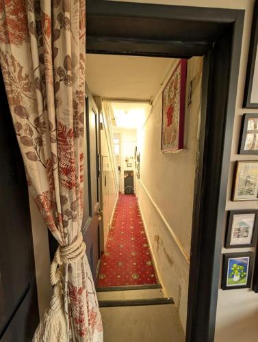 Grosvenor Studio Apartment in Лендріндод Уеллс