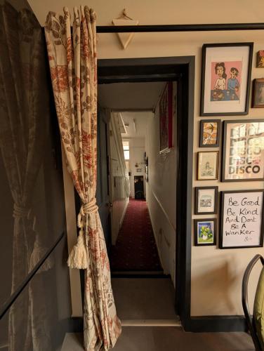 Grosvenor Studio Apartment in Лендріндод Уеллс