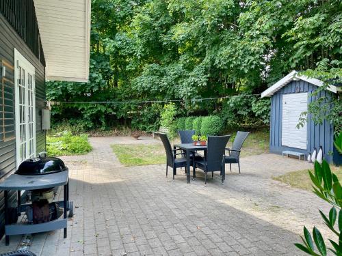 The forest cottage with petanque court in 尼克賓西蘭島