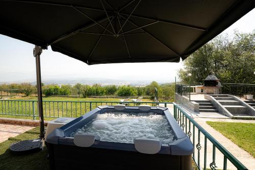 AMAZING view, privacy and comfort - SPA Villa Krasi in Strumsko Industrial Zone